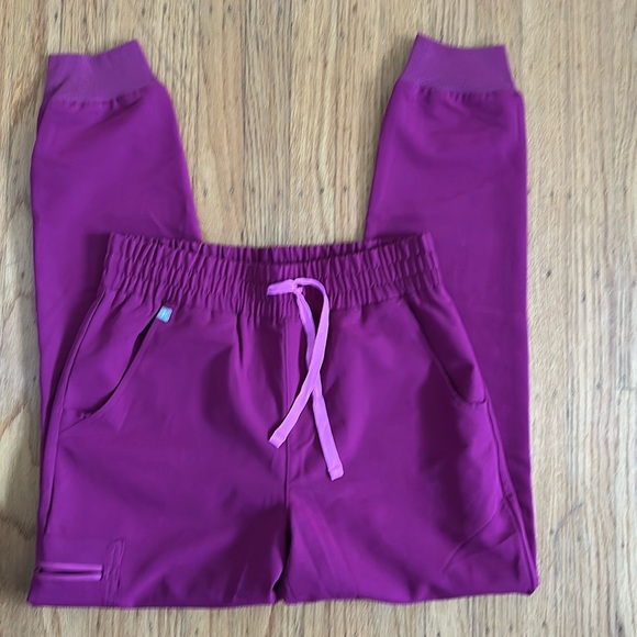 Women’s Figs High Waisted Relaxed Jogger Scrub Pants - Picture 1 of 3
